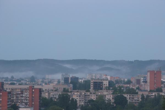 Permainingi vasaros orai atneš ir tirštus rūkus