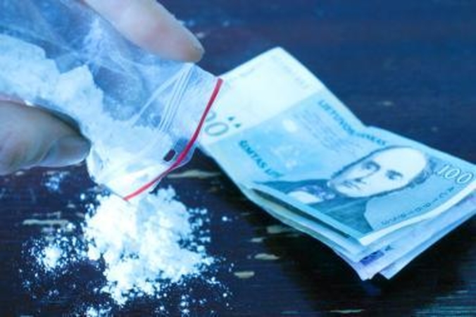 Už narkotikų prekyba teista kaunietė savo verslo nemetė