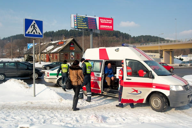 Jaguaro vairuotoja Vilniuje partrenkė pėsčiąjį