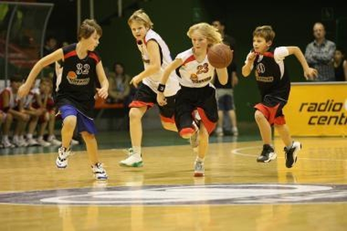 Jauniuosius krepšininkus rengia „Tornado“ mokykla