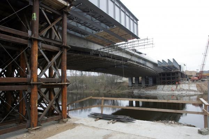 Nauja Lazdynų tilto dalis statoma skolon