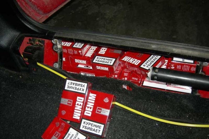 Cigarečių kontrabandininkai sekmadienį nesnaudė 