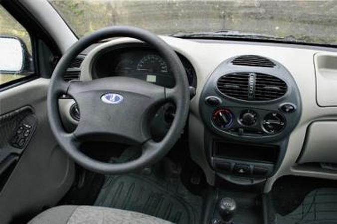 „AutoVaz” gamins biudžetinę “Ladą”