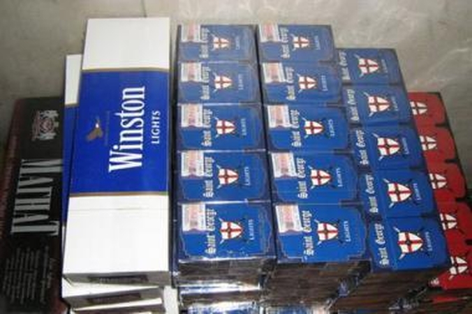 Sostinėje sulaikyti nelegalūs „Viagros“ ir cigarečių prekeiviai
