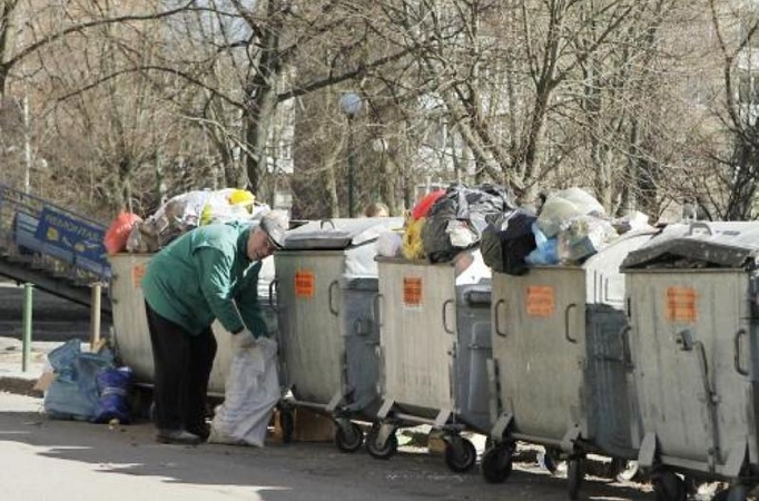 Iškritus sniegui klaipėdiečiams atliekas teks nešti toliau