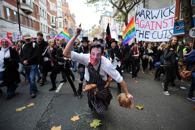 Londone studentai protestuoja prieš valstybės finansavimo mažinimą