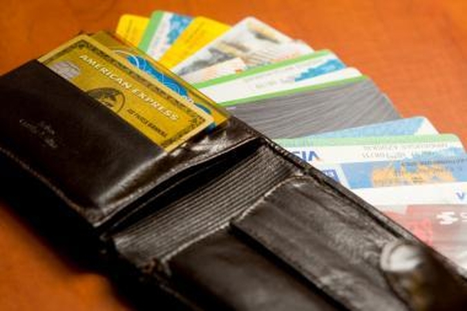Įkliuvo su suklastotomis banko kortelėmis