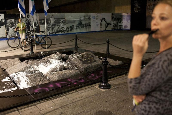 Izraelyje nuniokotas paminklas nužudytam premjerui Y.Rabinui