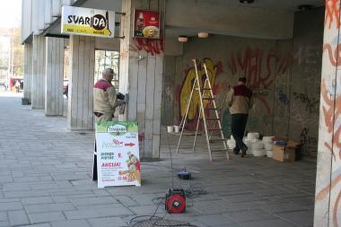 Švenčiantis VDU vaduojasi iš grafitų