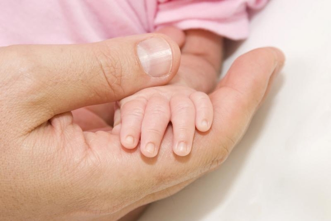 Žiaurumas: 14-metė pasmaugė savo kūdikį ir paslėpė jį batų dėžėje  