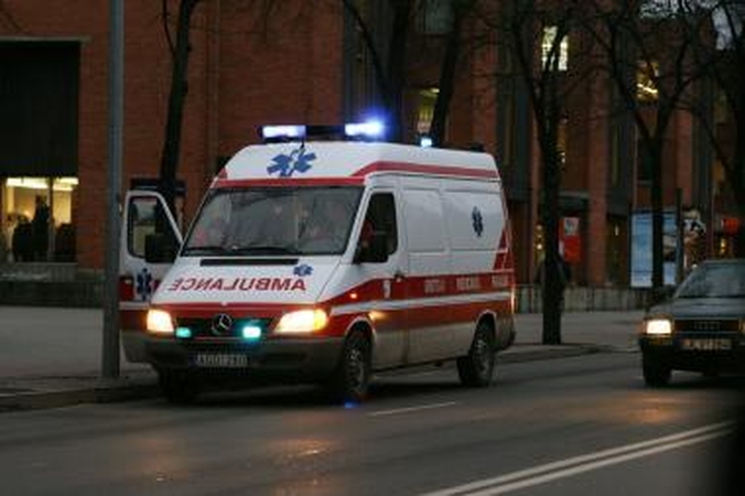 Vilniuje iš ketvirto aukšto iškrito jaunuolis