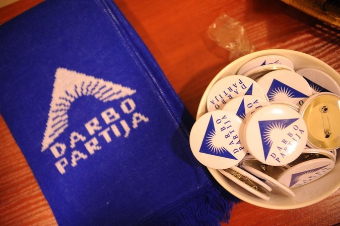 Teismo prašoma inicijuoti neliečiamybės panaikinimą trims DP nariams