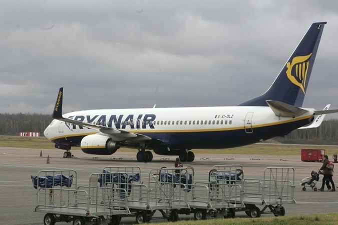"Ryanair" apribojo galimybę pirkti bilietus internetu