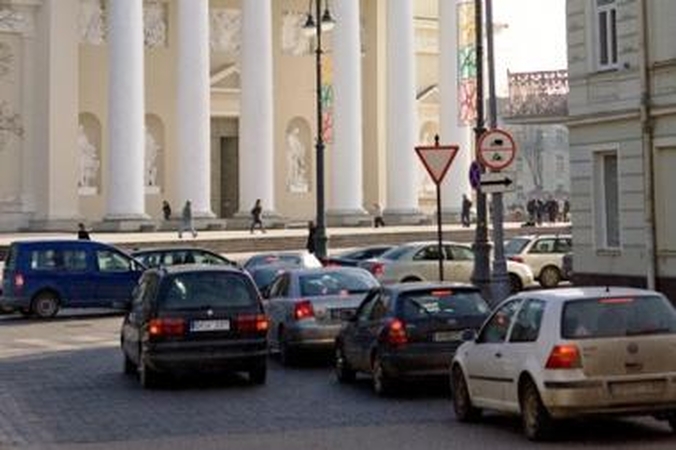 Policijos dėmesys – neleistinam transporto priemonių statymui