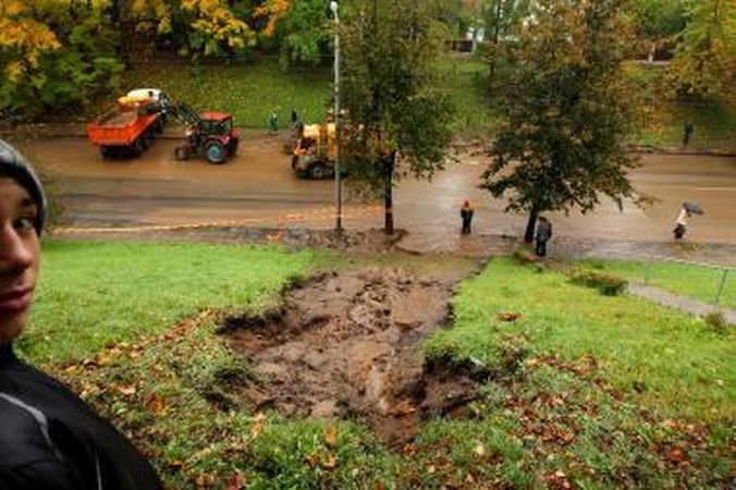 Nuošliauža Savanorių prospekte priminė apie estakadą