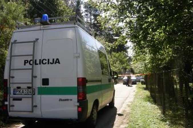 Nelaimės Kaune: rasti du lavonai, peiliu sužaloti du paaugliai