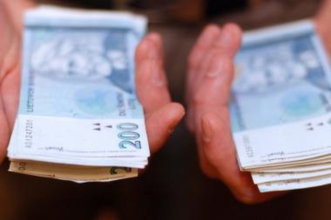 Telšiuose iš mažametės sukčius išviliojo valiutos už beveik 17 tūkst. litų