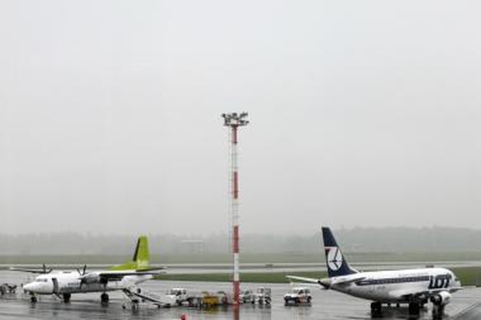 Iš Vilniaus oro uosto pakilo tik vienas lėktuvas (dar papildyta)