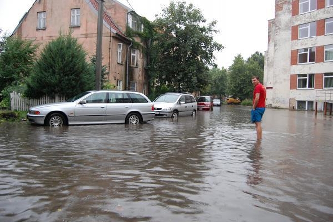 Škvalas pasiglemžė mažiausiai 4 žmonių gyvybes (patikslinta)