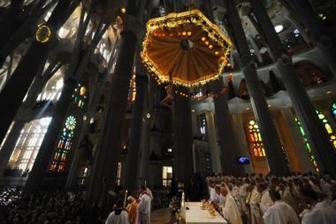 Popiežius konsekravo Barselonos Šventosios Šeimos bažnyčią