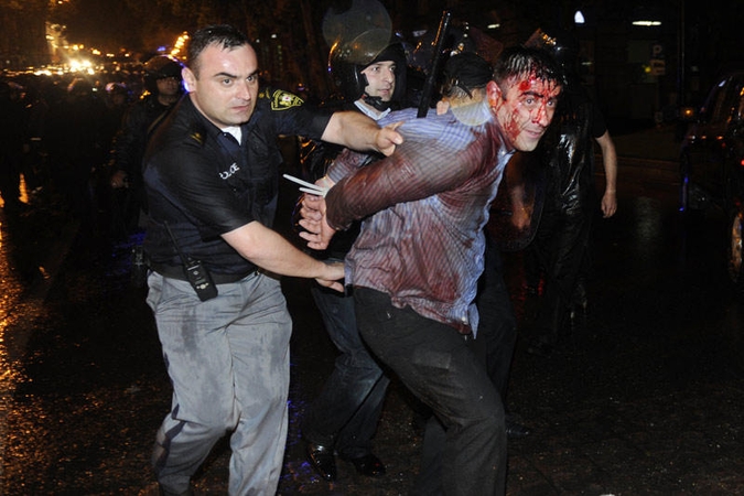 Du pareigūnai žuvo išvaikant opozicijos protesto akciją Tbilisyje (papildyta)