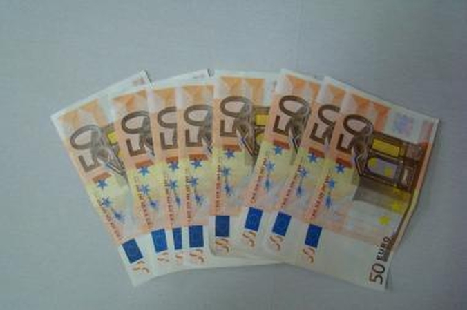Vilniuje bandyta realizuoti beveik 20 tūkst. padirbtų eurų