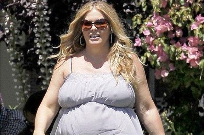 Nicole Eggert prieš gimdymą - nė lašelio panašumo į „gelbėtoją“