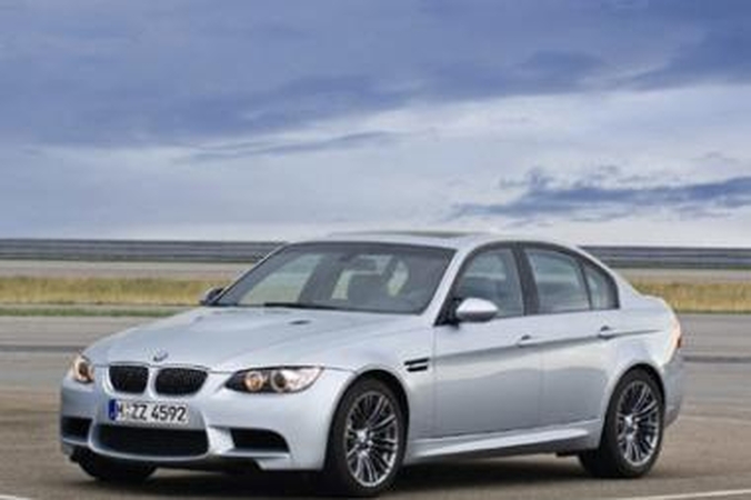 Moksleivių gauja grobė BMW