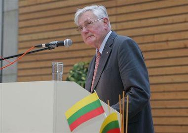 V.Adamkus pasigenda savo tautą mylinčių politikų