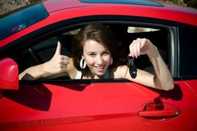 Instrukcija moterims: kaip nusipirkti pirmąjį automobilį