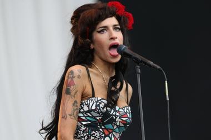 Amy Winehouse ruošiasi vestuvėms