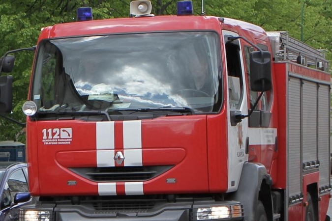 Telšiuose užsiliepsnojo Džiugo gimnazija