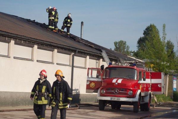 Per gaisrą Lentvaryje uždaryta viena pagrindinių gatvių