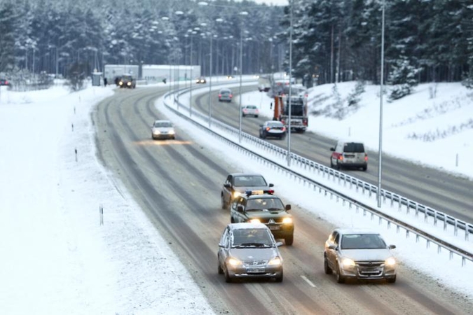 Eismą sunkina snygis, šiaurės rytų Lietuvose pusto