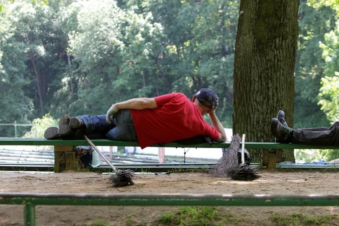 Pašalpų gavėjams Klaipėdoje gali tekti tvarkyti miestą