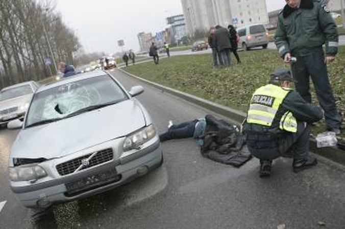 Policininko sukeltos avarijos byloje - DNR tyrimas