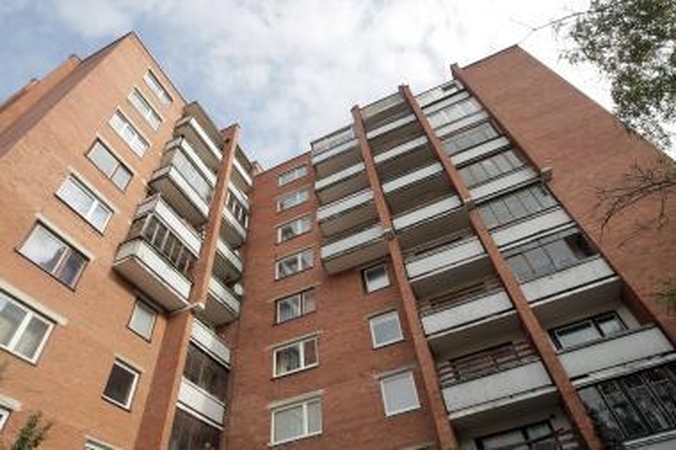 Dešimtmetis iškrito iš ketvirto aukšto