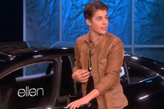 J.Bieberis dovanų gavo prabangų, aplinkai draugišką automobilį