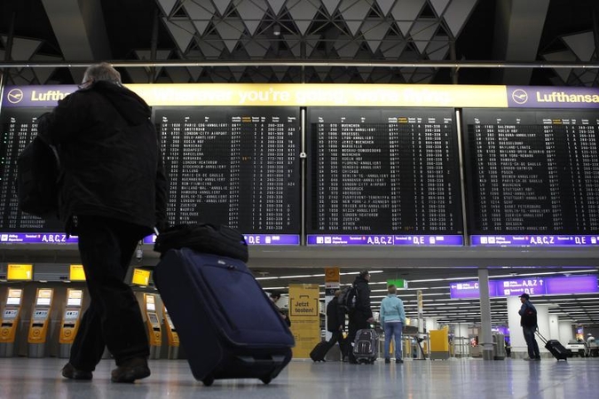 Aviakompanijos perspėja apie galimas spūstis oro uostuose