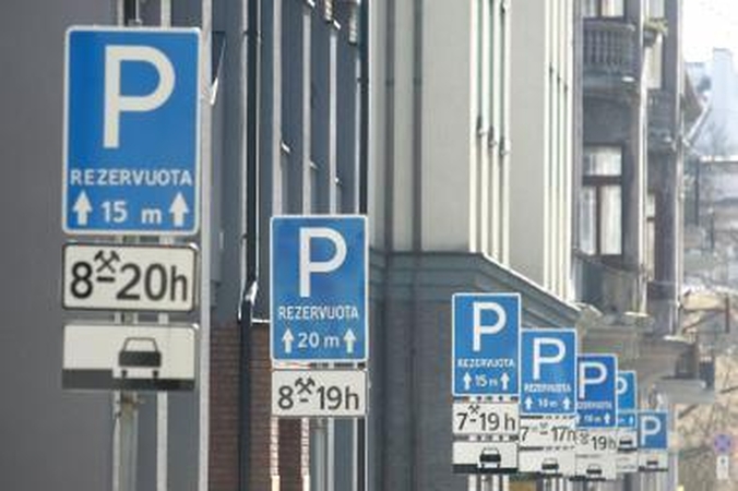 Kiek kainuoja neleistinoje vietoje paliktas automobilis?