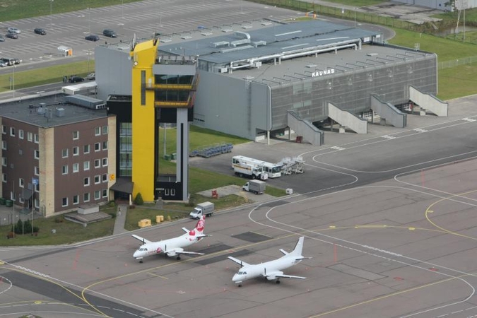 Iš Londono parskridusį jonavietį tramdė ašarinėmis dujomis