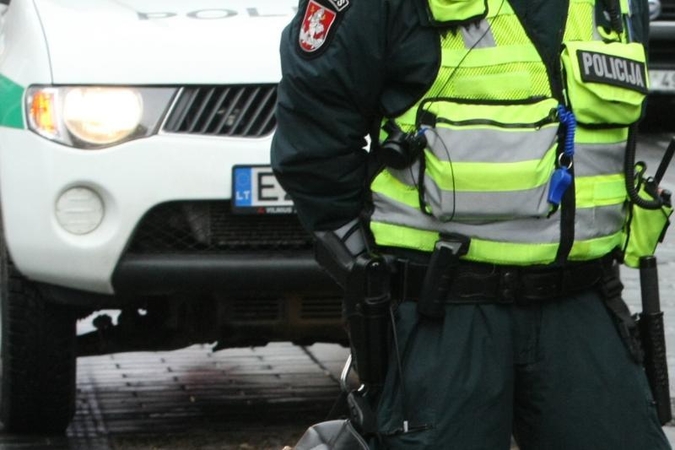 Nustatytas aplink eglę Katedros aikštėje važinėjęs chuliganas