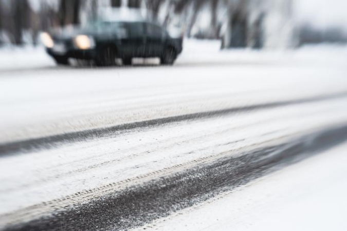 Didžiojoje šalies dalyje eismo sąlygos sudėtingos