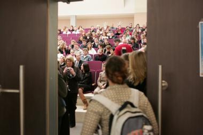 Aukštosiose mokyklose studijuoja 9,4 tūkst. mažiau studentų 