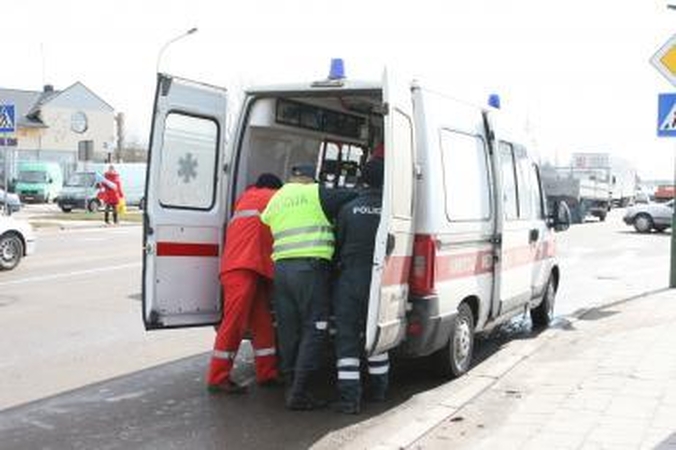 Klaipėdoje paryčiais taranuotas stulpas 