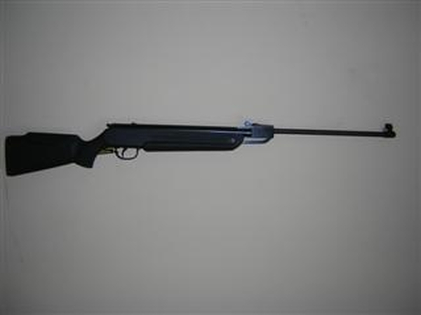 Iš pneumatinio šautuvo apšaudė vyrą