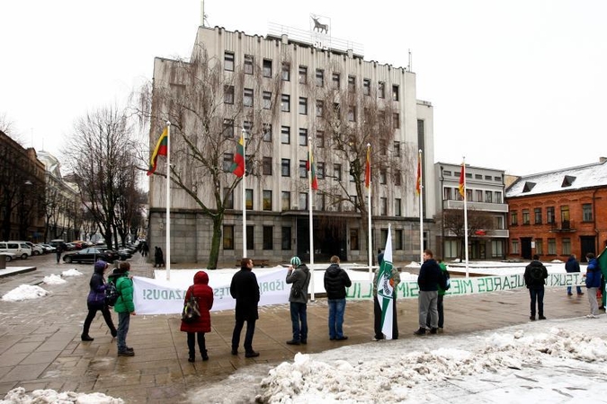 Savivaldybėse dėl padidintos minimalios algos stinga apie 40 mln. Lt