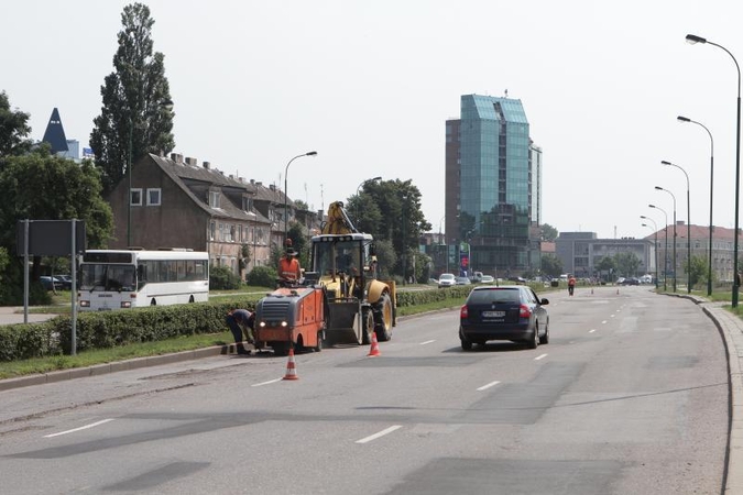Klaipėdoje Minijos gatvėje lopo duobes 