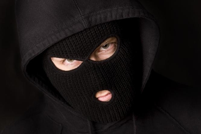 Kaukėti vyrai Kaune apiplėšė prekybos paviljoną