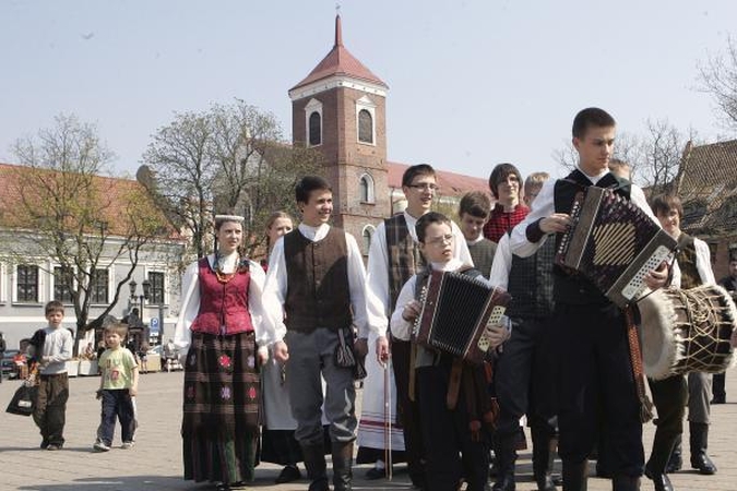 Antrąją Velykų dieną kauniečiai šventė Rotušės aikštėje